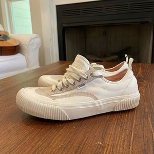 Vans Women 8.5, White Canvas Destruct